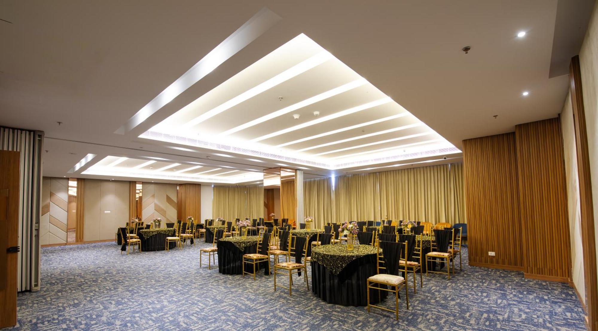 Hometel Alambagh Lucknow - A Sarovar Hotel Exterior photo