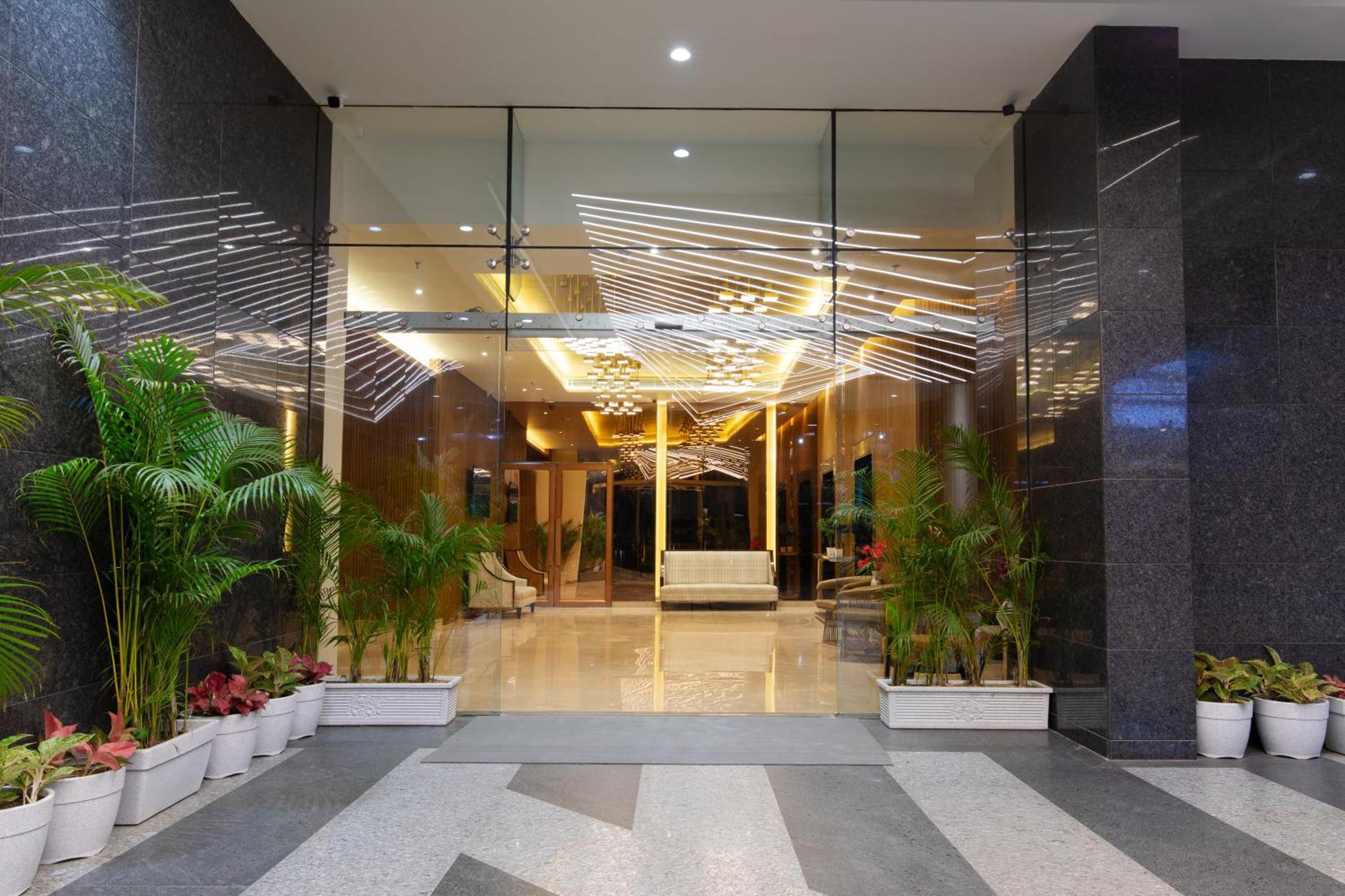 Hometel Alambagh Lucknow - A Sarovar Hotel Exterior photo