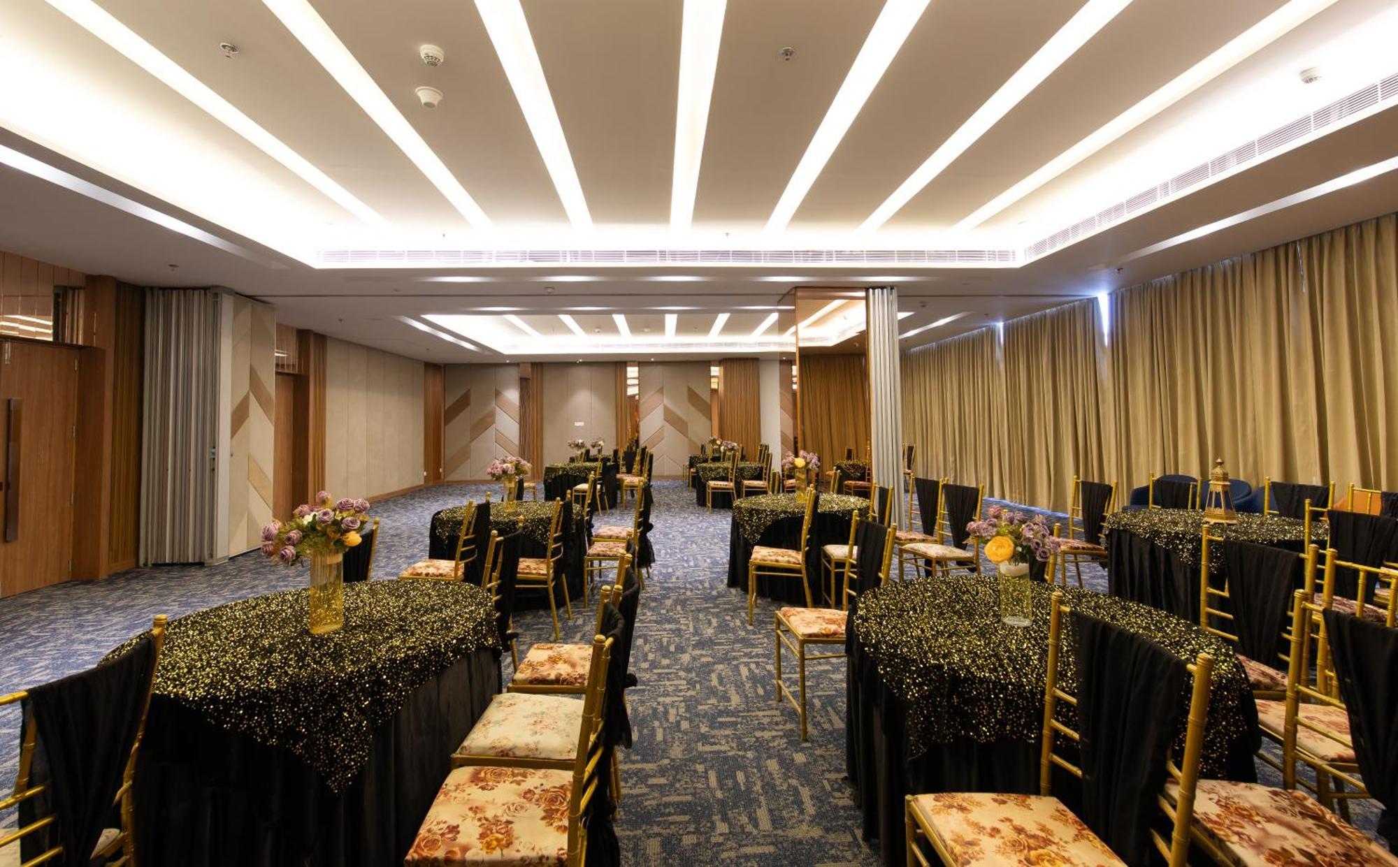 Hometel Alambagh Lucknow - A Sarovar Hotel Exterior photo