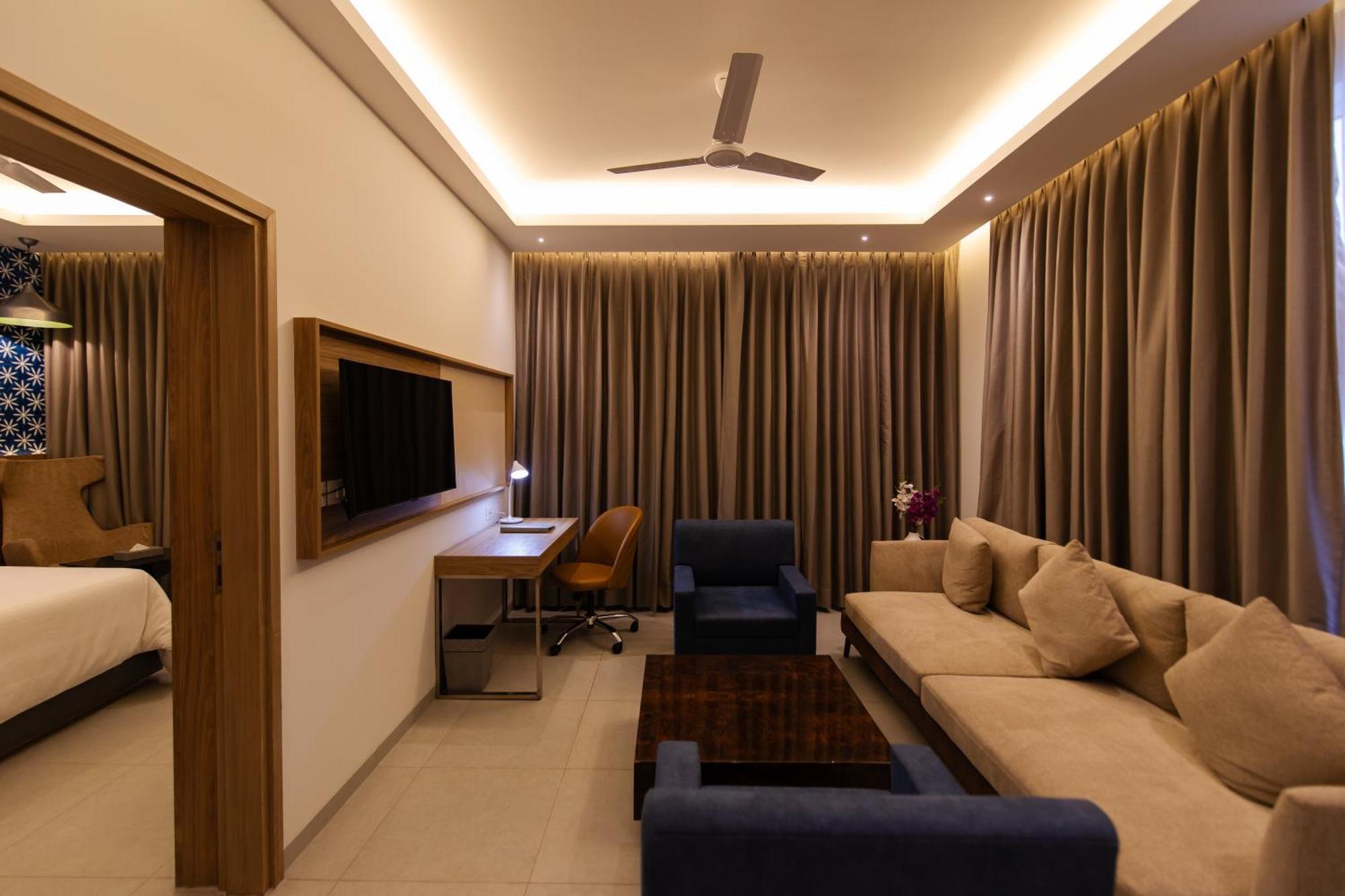 Hometel Alambagh Lucknow - A Sarovar Hotel Exterior photo