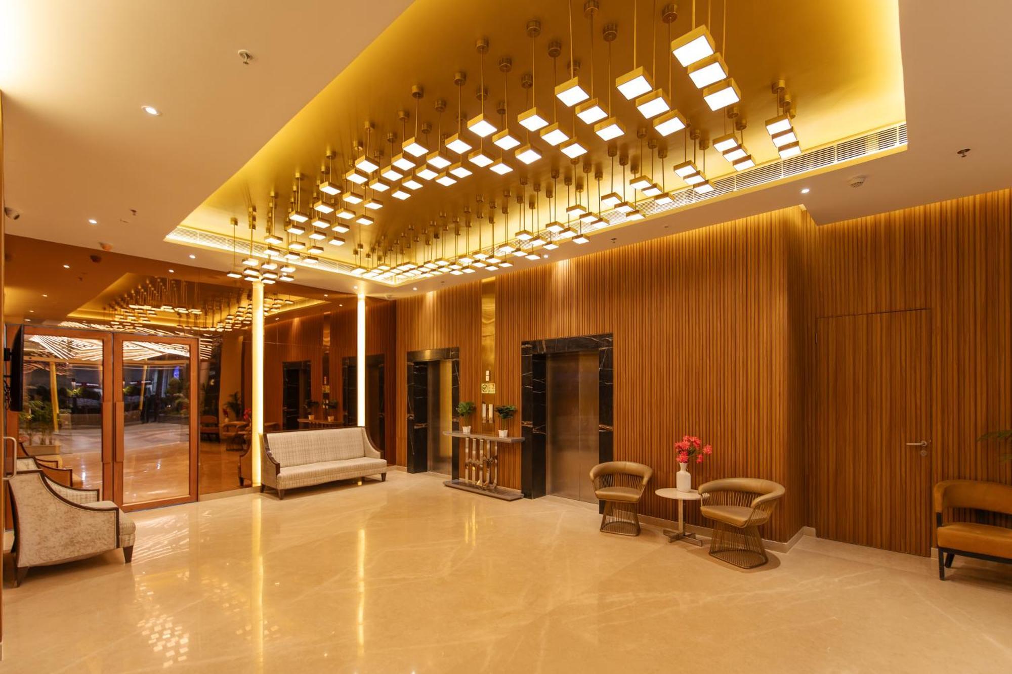 Hometel Alambagh Lucknow - A Sarovar Hotel Exterior photo