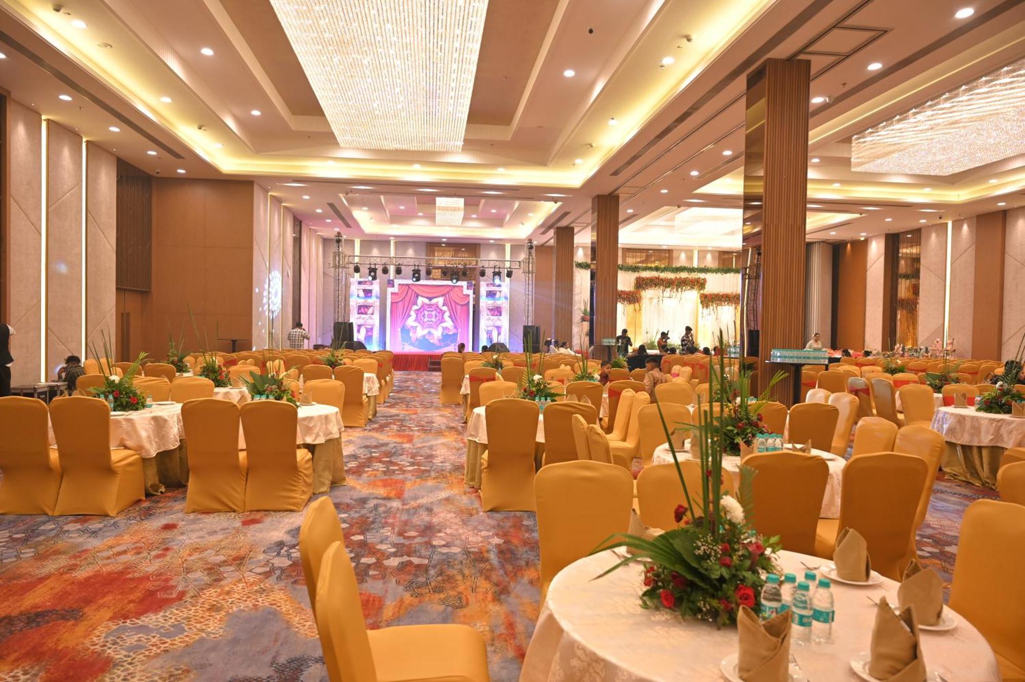 Hometel Alambagh Lucknow - A Sarovar Hotel Exterior photo