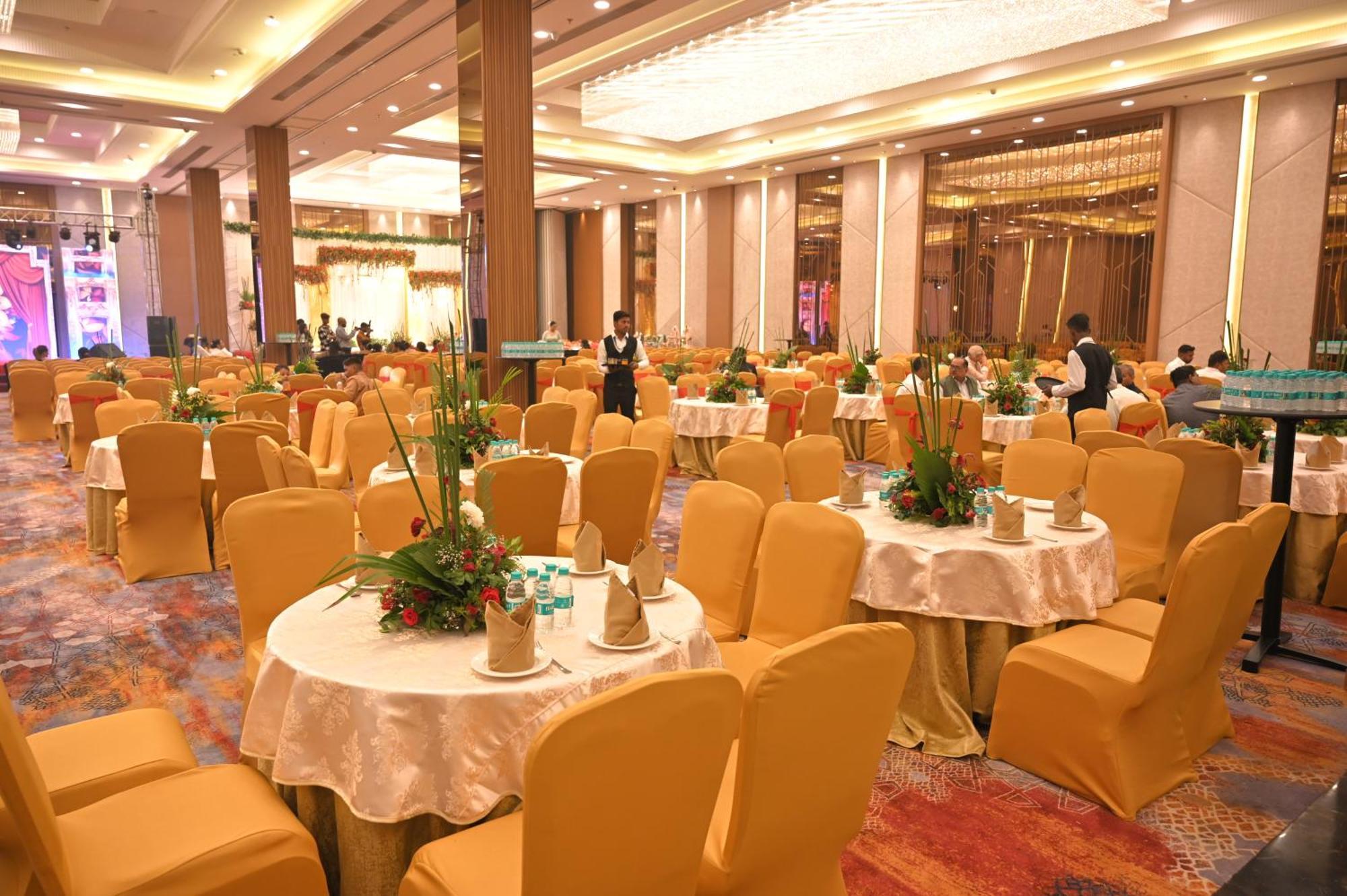 Hometel Alambagh Lucknow - A Sarovar Hotel Exterior photo