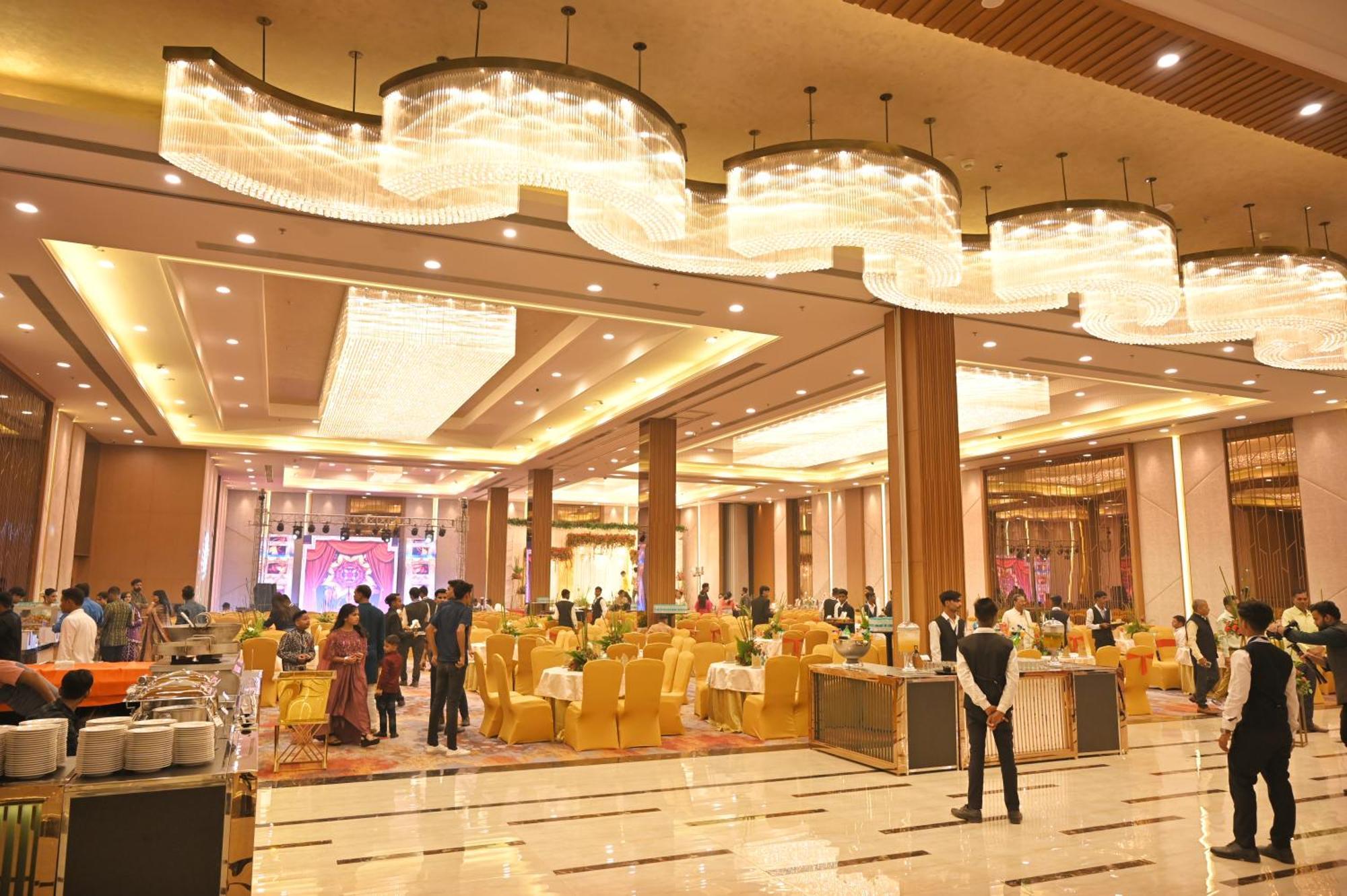 Hometel Alambagh Lucknow - A Sarovar Hotel Exterior photo