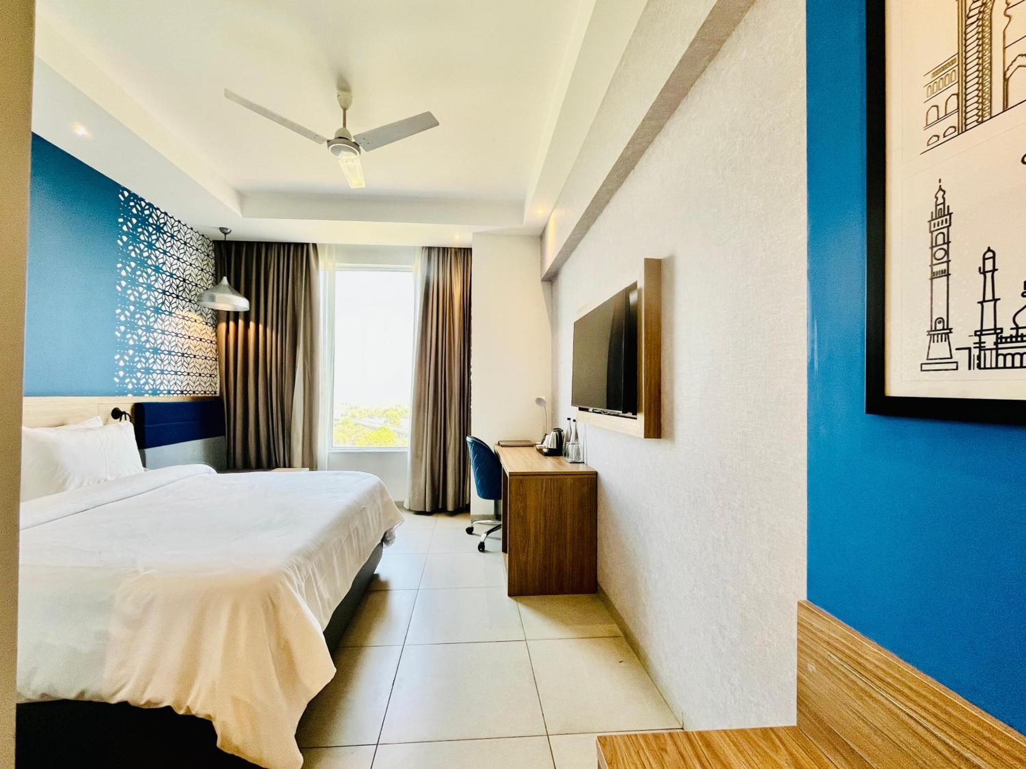 Hometel Alambagh Lucknow - A Sarovar Hotel Exterior photo